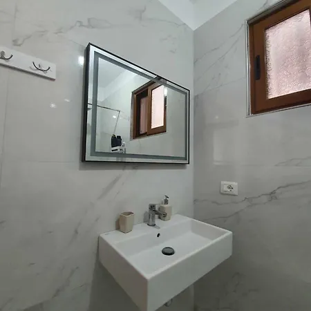 Azuro * Vlorë